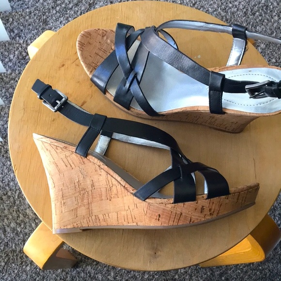Guess Shoes - New 🤩 Guess wedges Black and Tan size 8